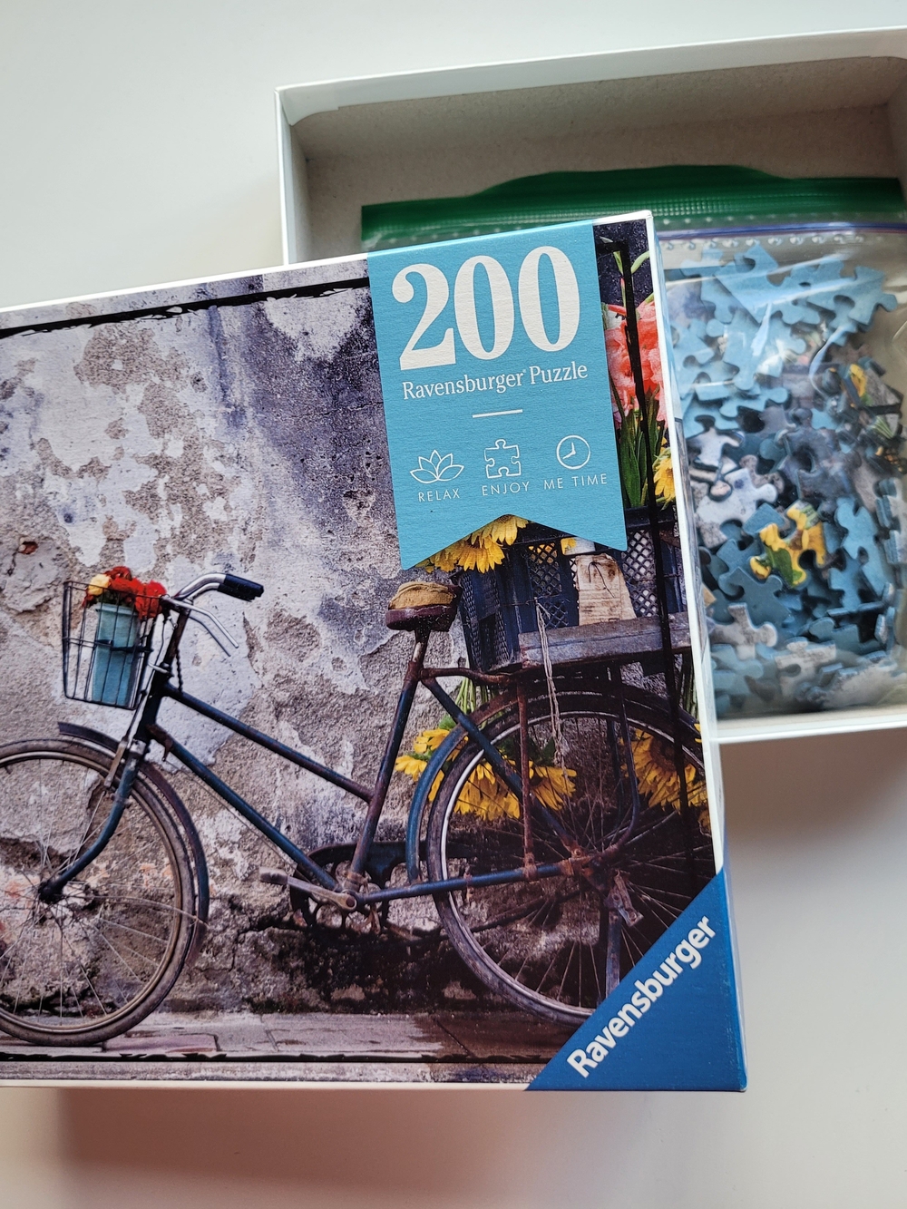 KK - 🎁 Free with purchase of $25+ /Ravensburger 200-Piece Puzzle